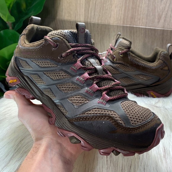 9 M US J37174 Boulder Merrell Womens Moab FST Hiking Shoe